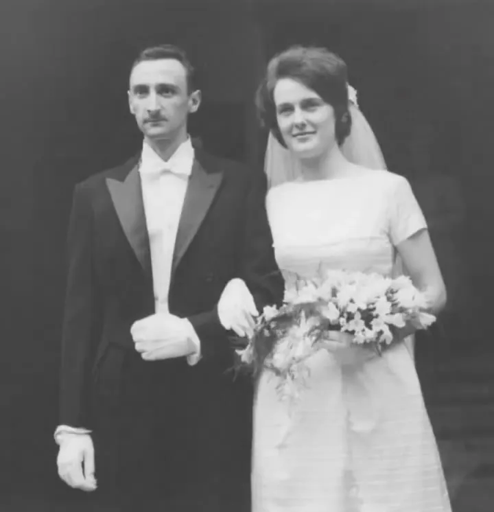 Old black-and-white photo of a couple before animating, as scanned