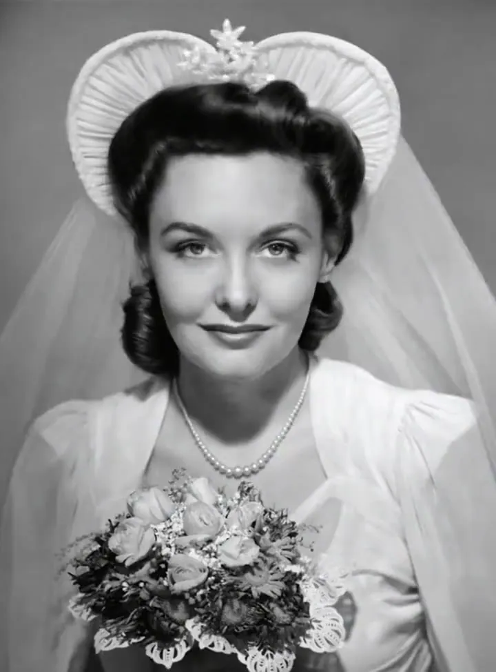 Black-and-white vintage bridal portrait before animation